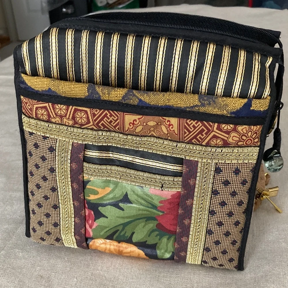 NWOT Purse or make up bag (more appropriate) - Picture 3 of 10